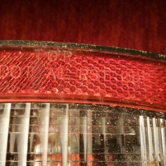 RoadPro 6.75"x5.75" Tail Light Assembly w/ Bulb RP-5402 - Picture 6 of 6